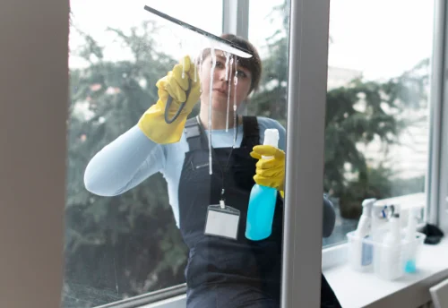 Nettoyage de vitres intérieures et extérieures à Saint-Phal